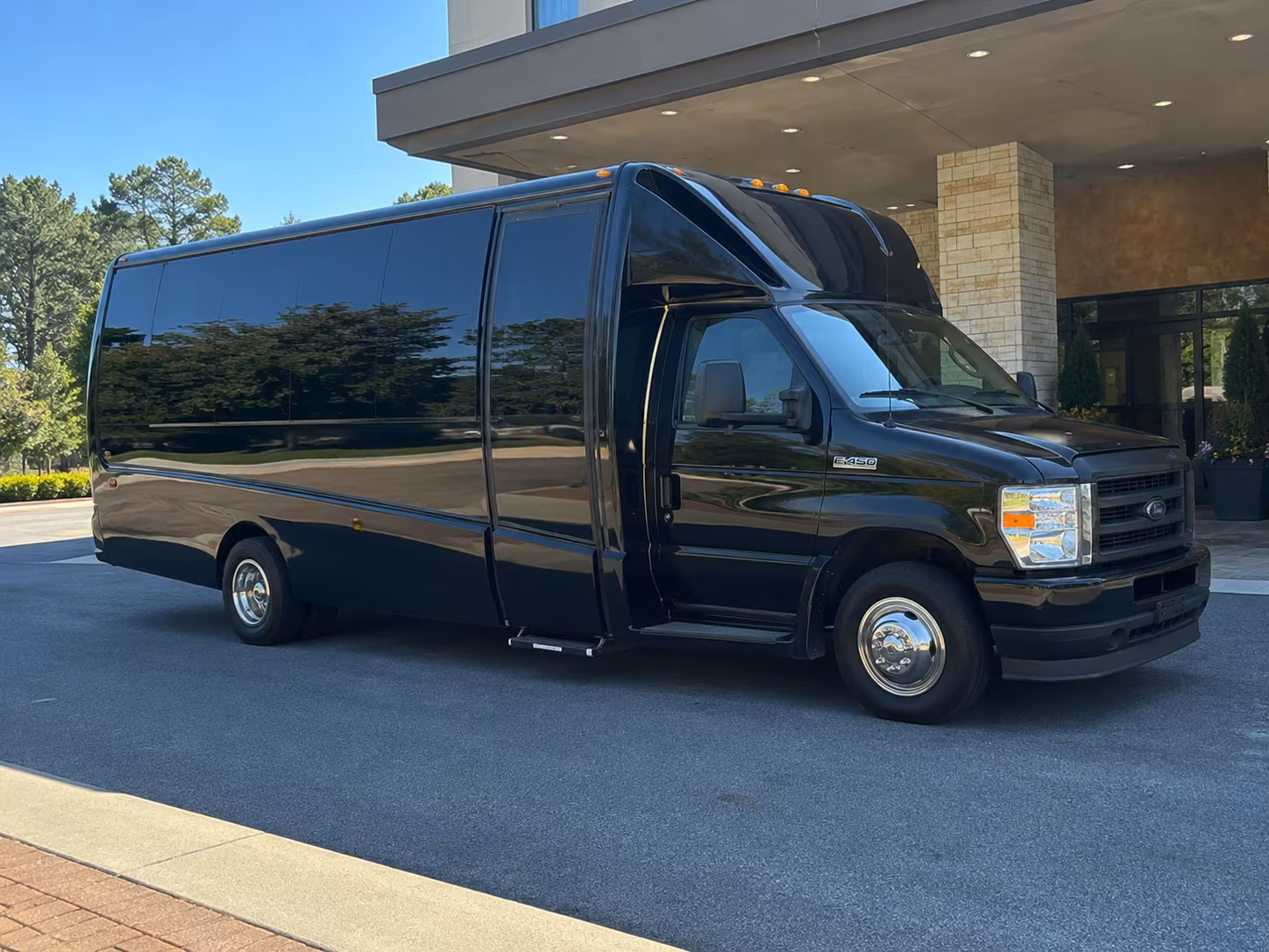 compare buses for detroit zoo field trips from dearborn heights