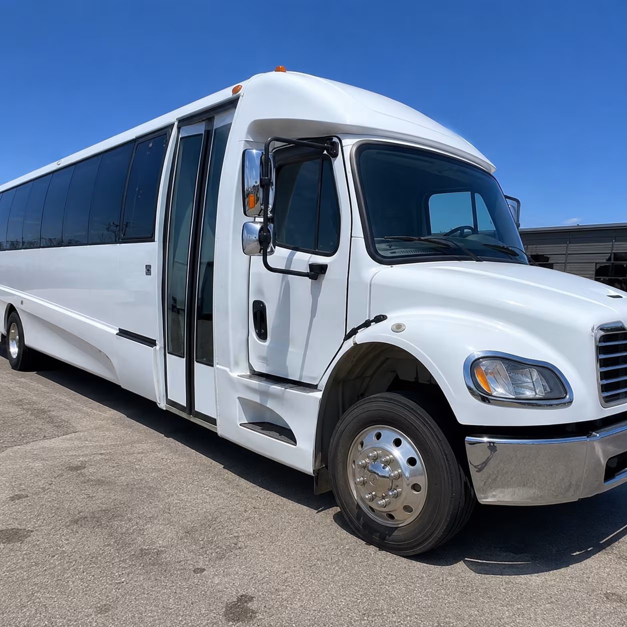 detroit rent a bus for a meeting or corporate event in detroit