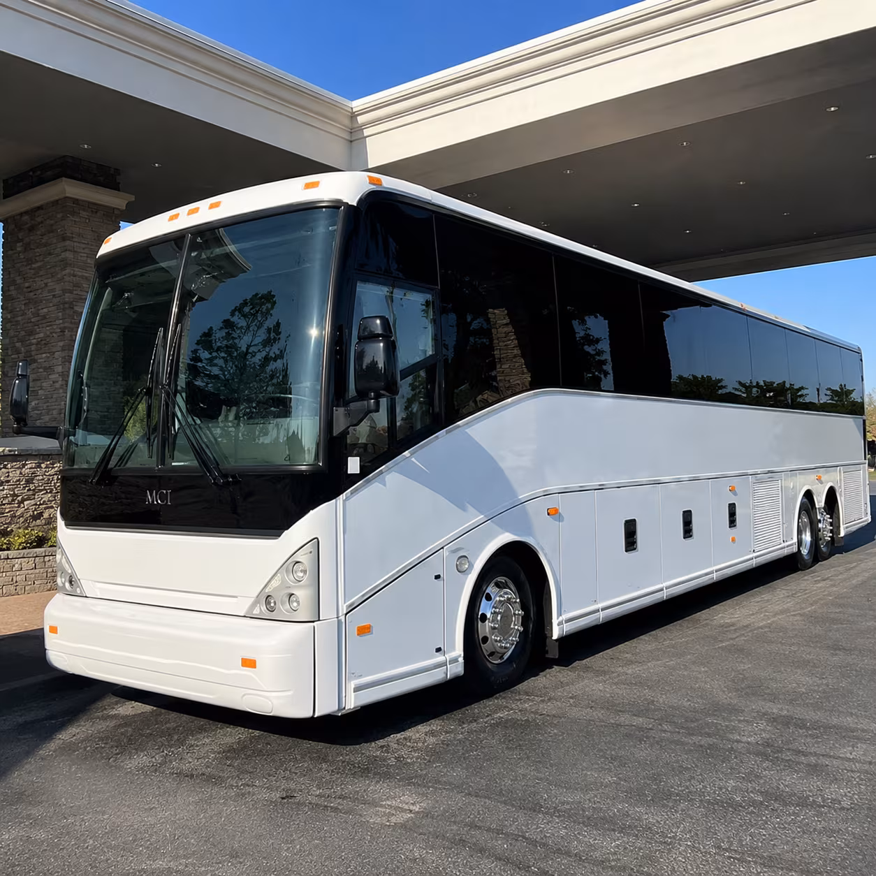 novi employee charter buses for small teams and large workforces