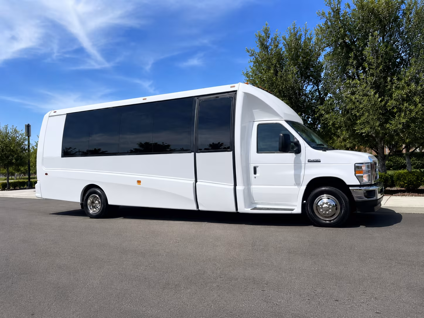 shuttle your out of town guests from dtw and dearborn hotel blocks without the headache